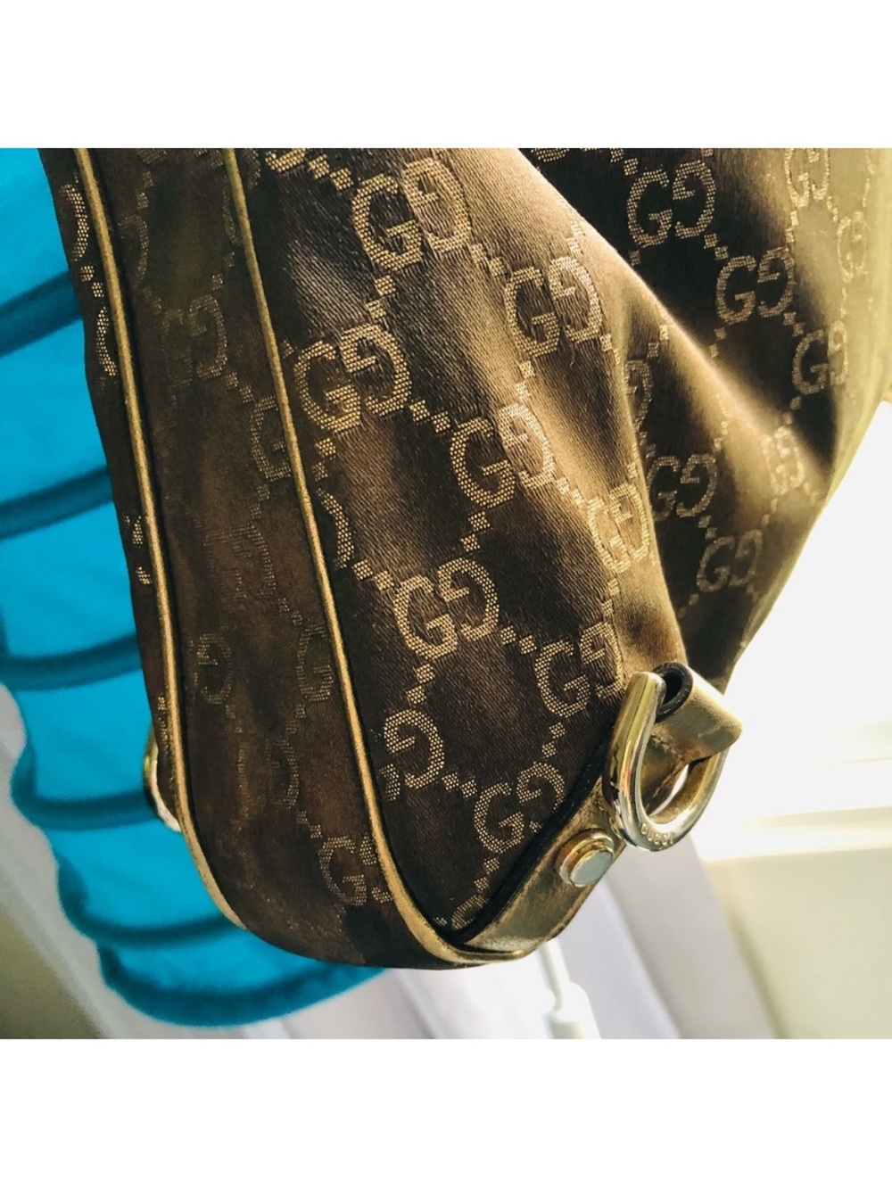 Gucci Brown GG Canvas Shoulder Bag with Gold-Tone Hardware - Picture 10 of 11